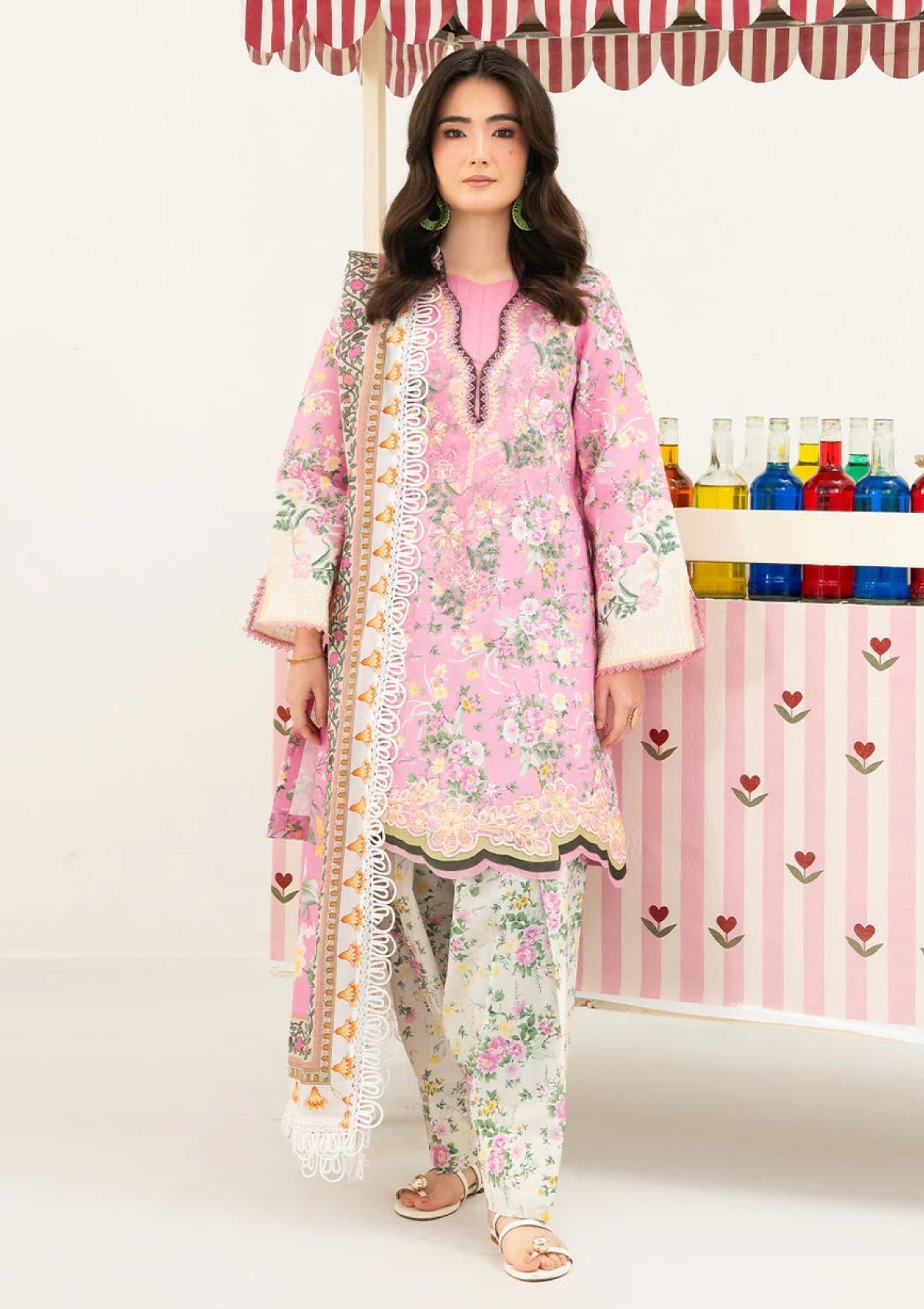 Mahnur Printed Embroidered Lawn 3PC Unstitched Memon Clothes